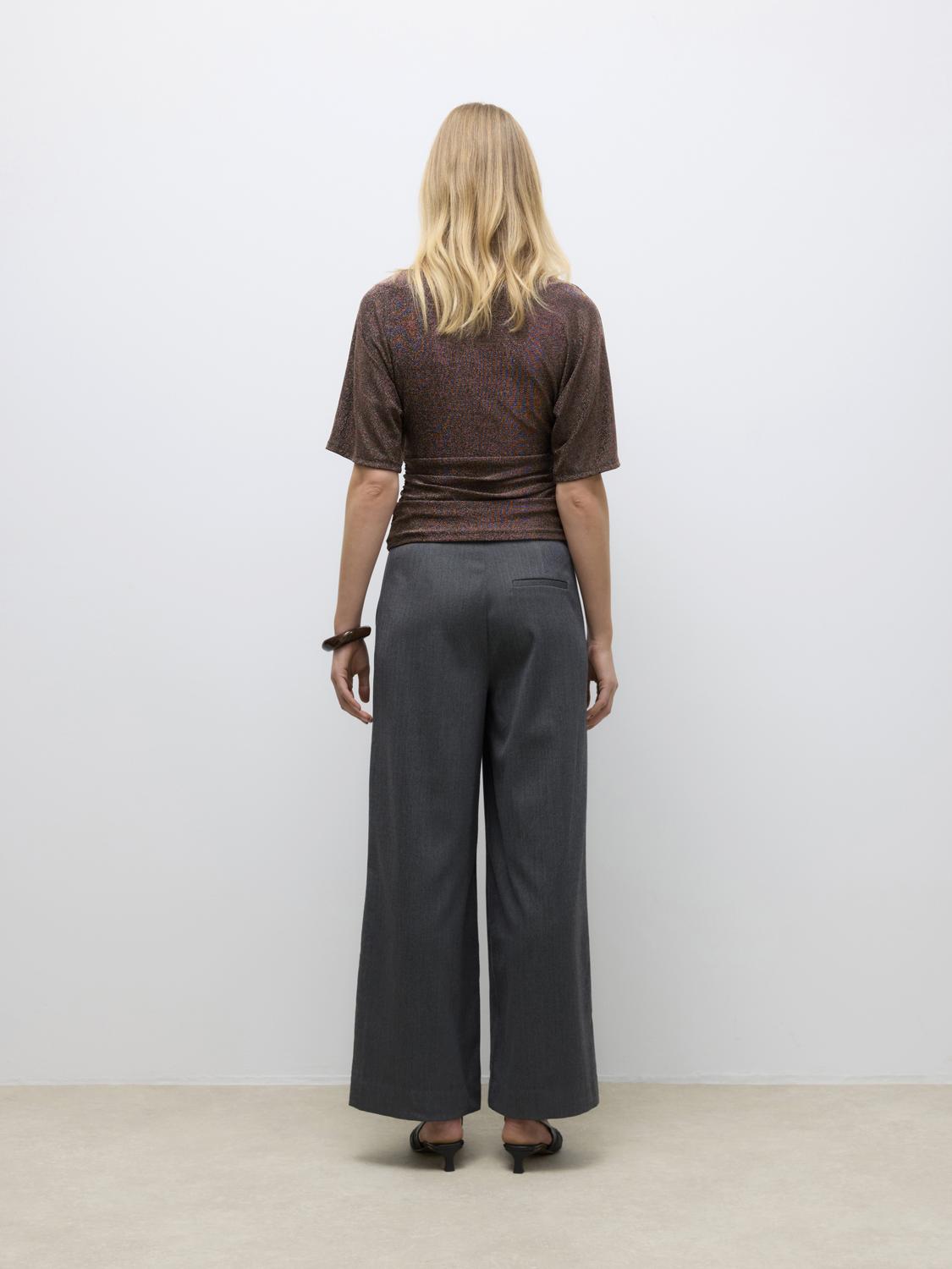 model_shot-back
