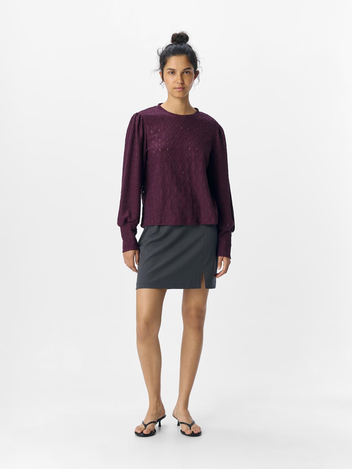 model_shot-front_full