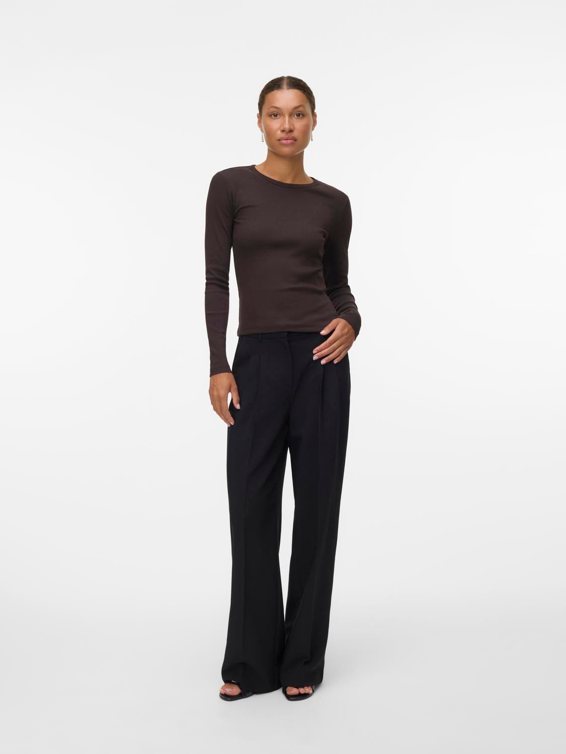 model_shot-front