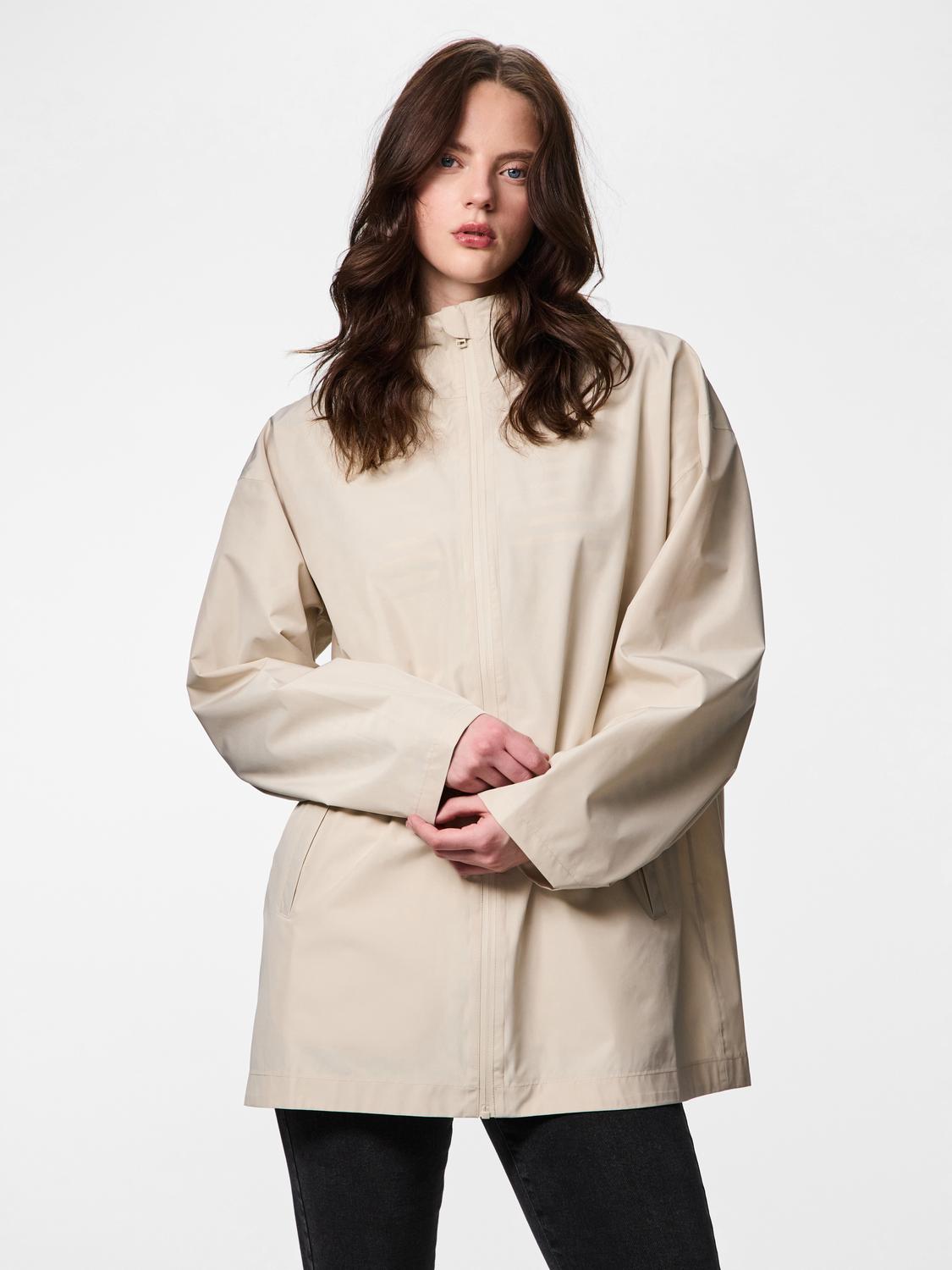 model_shot-front