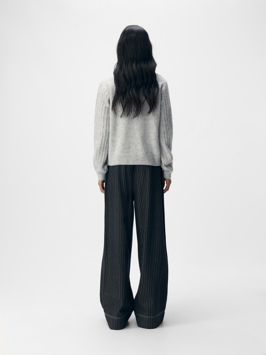 model_shot-back
