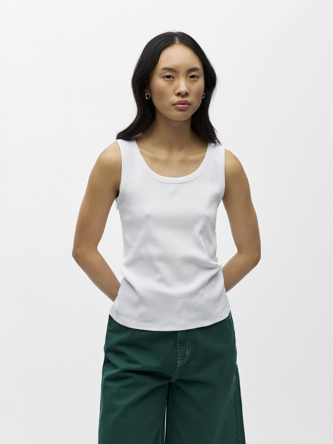 model_shot-front