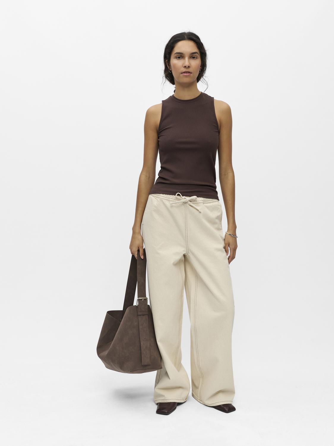 model_shot-front_full