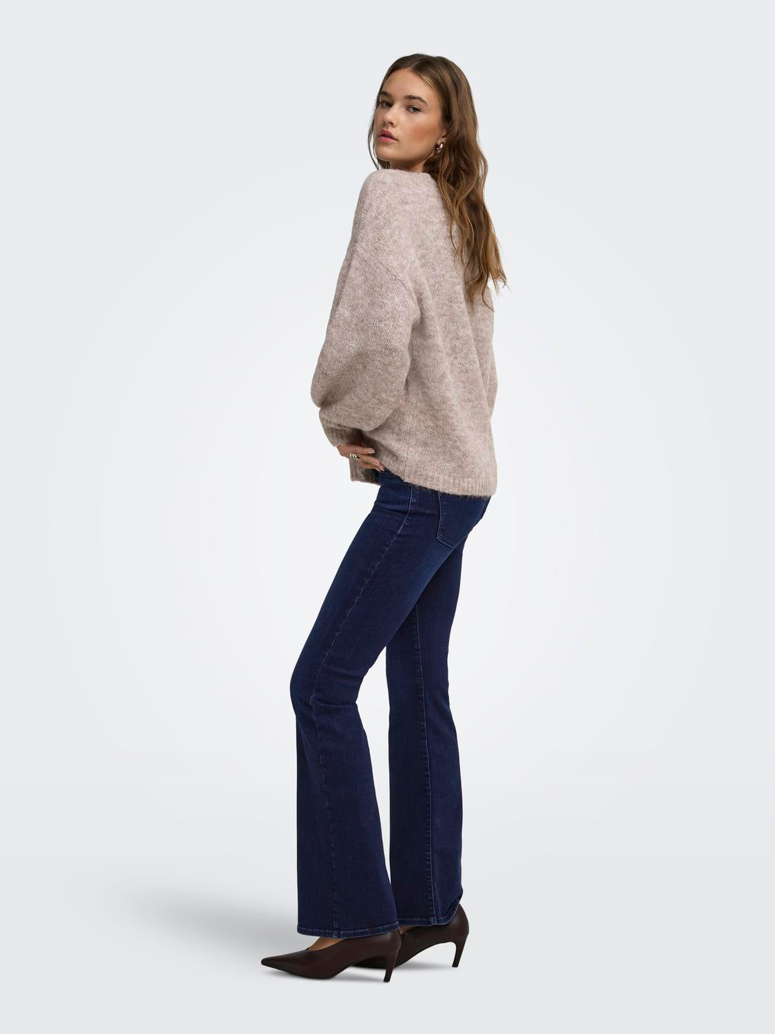 model_shot-back