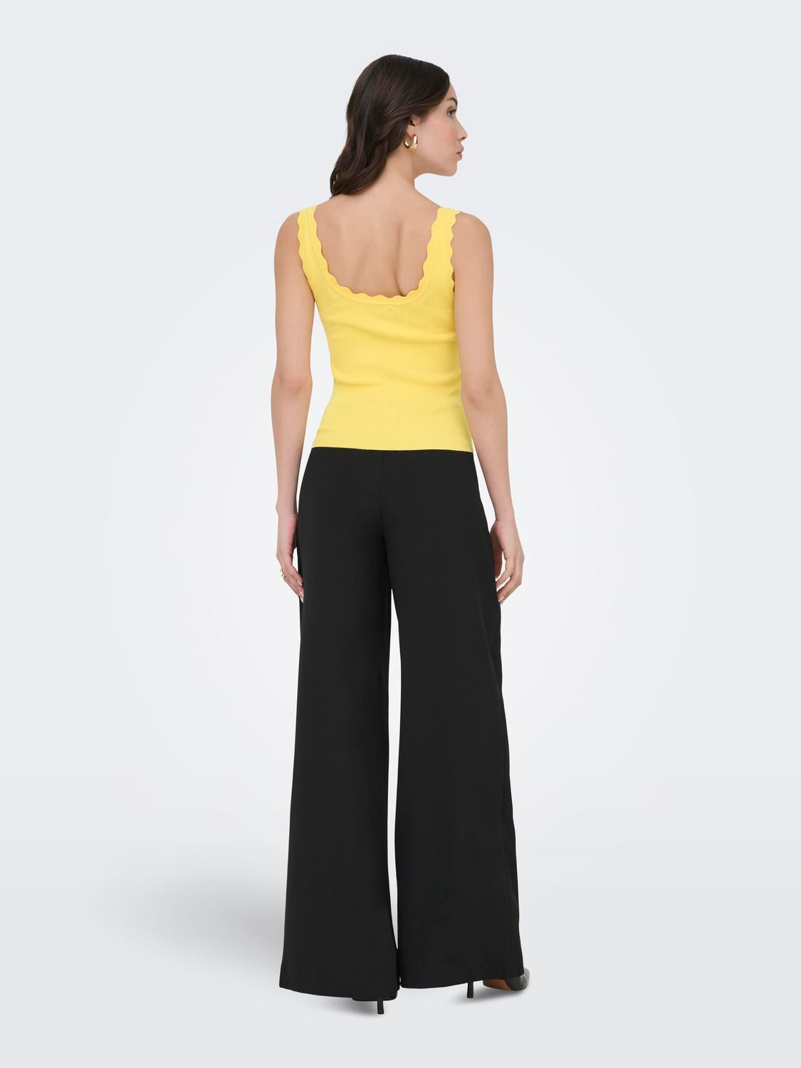 model_shot-back