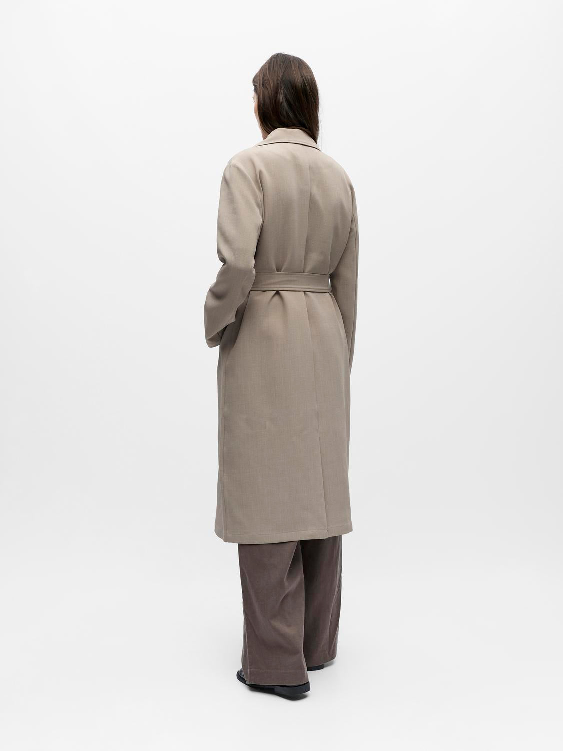 model_shot-back