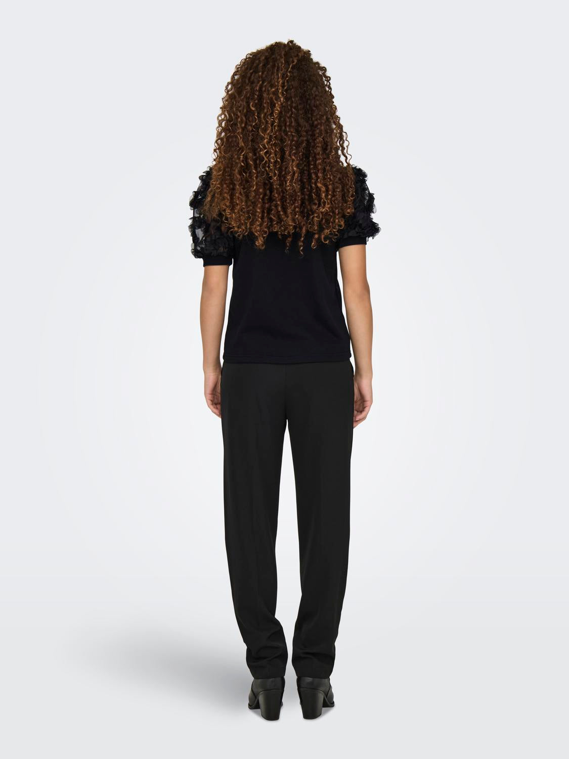 model_shot-back