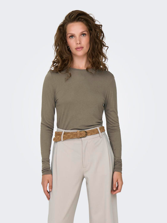 model_shot-front
