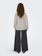 Last inn bildet i Galleri-visningsprogrammet, model_shot-back
