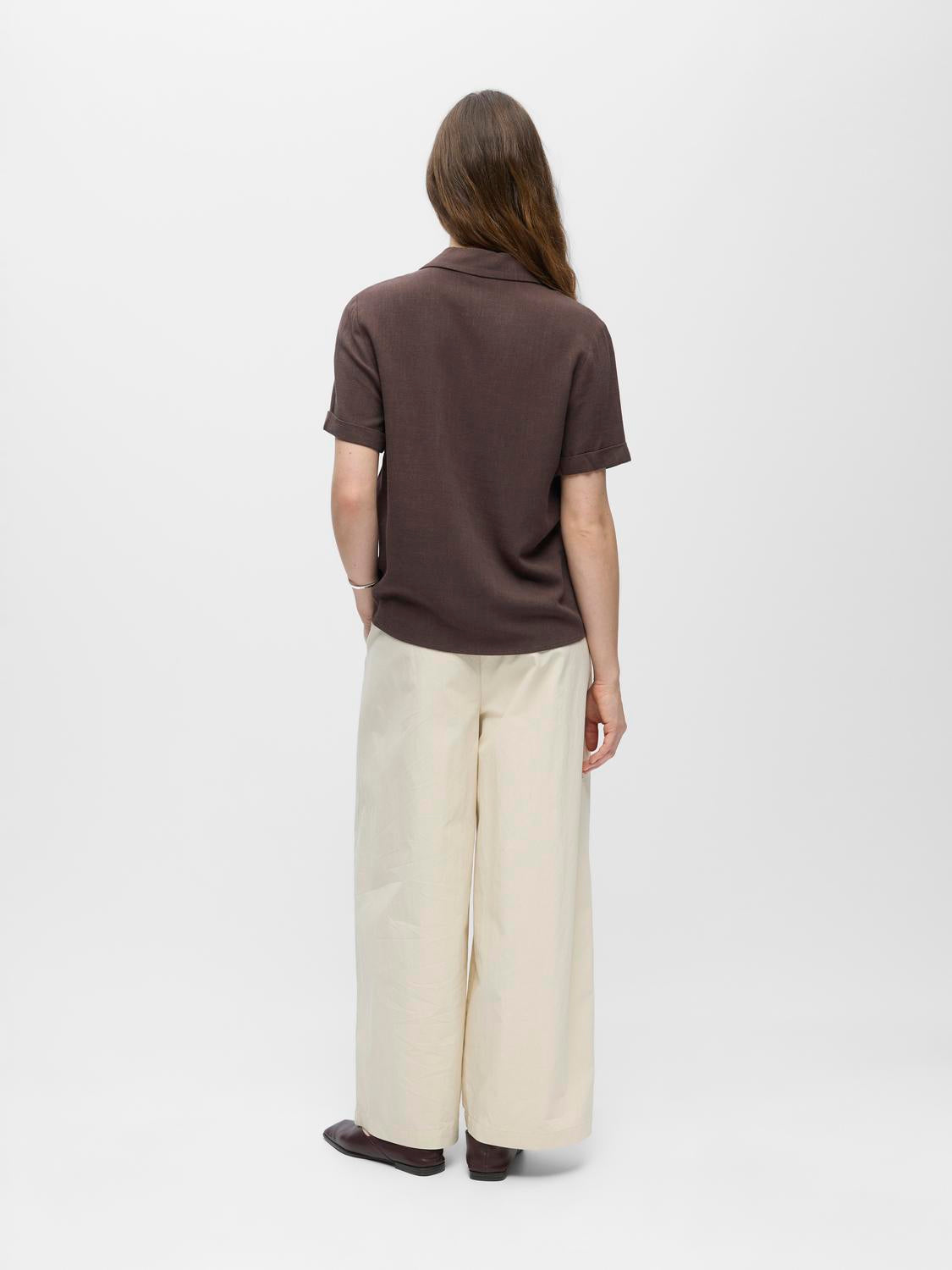 model_shot-back