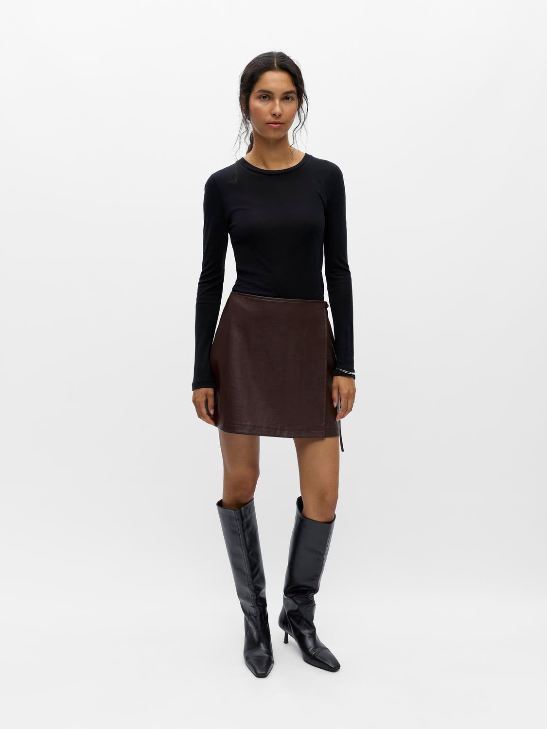 model_shot-front_full