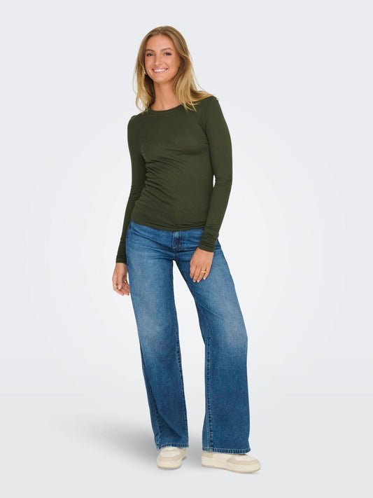 model_shot-front_full