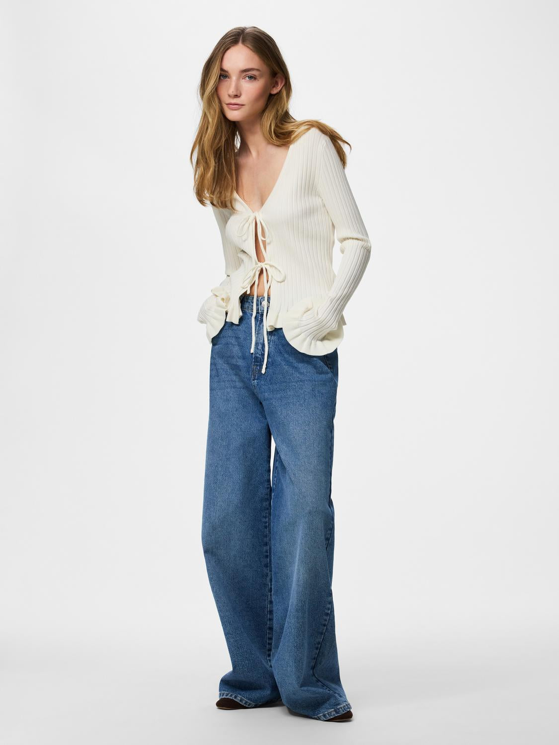 model_shot-front_full