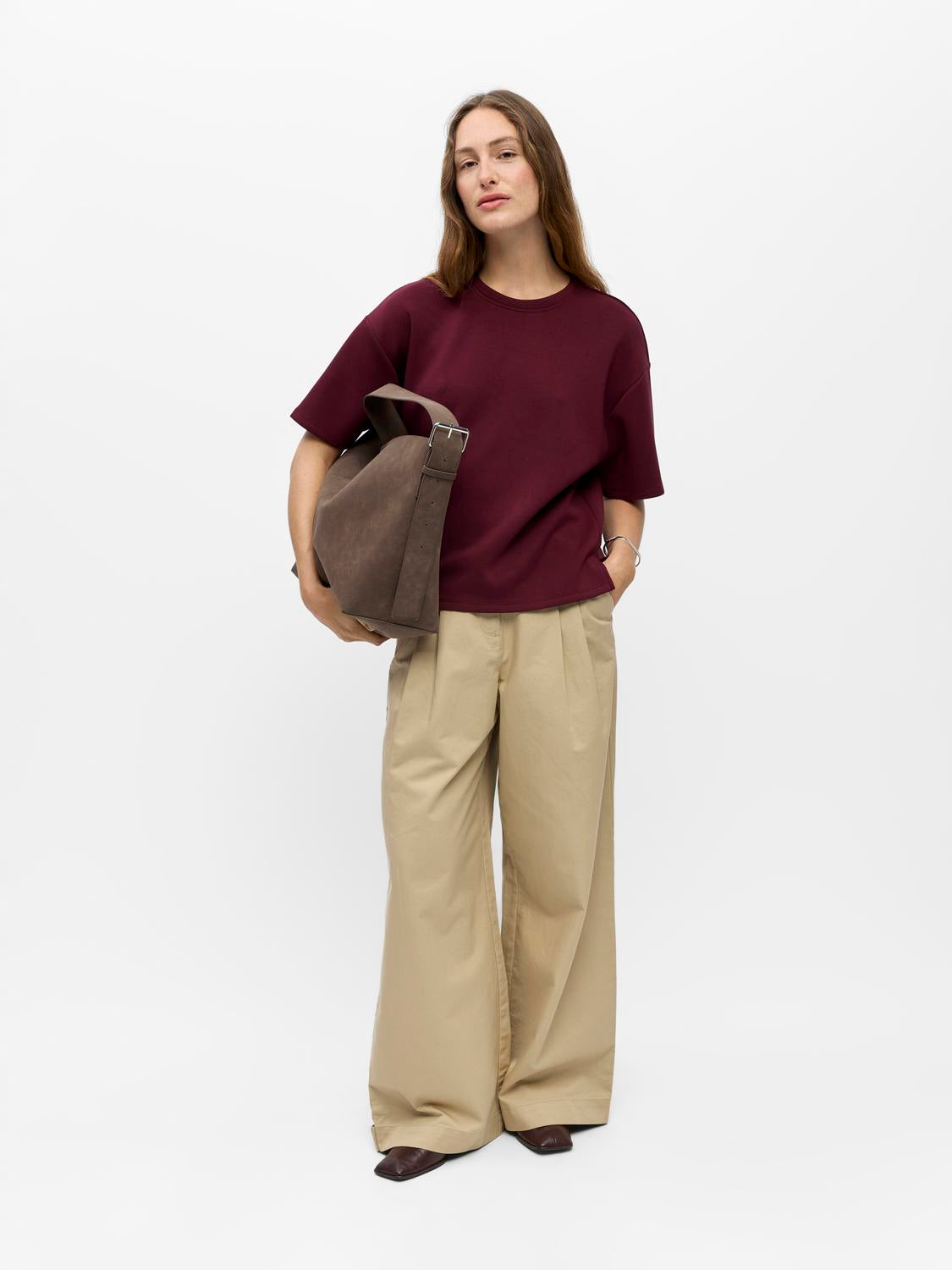 model_shot-front_full