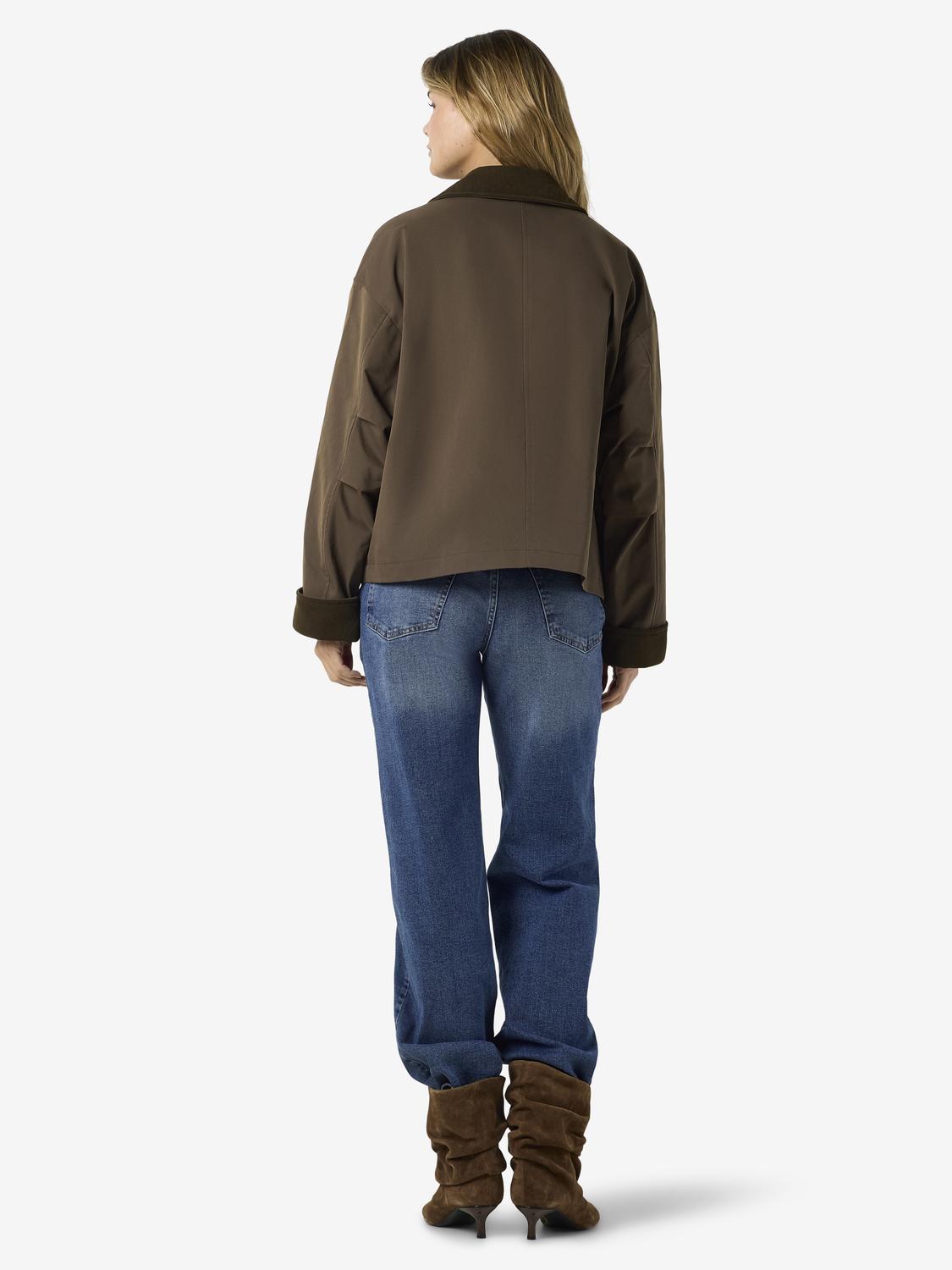 model_shot-front_full