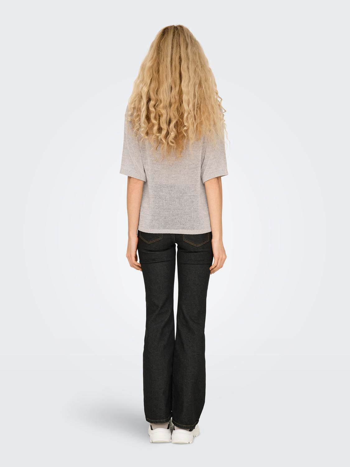 model_shot-back