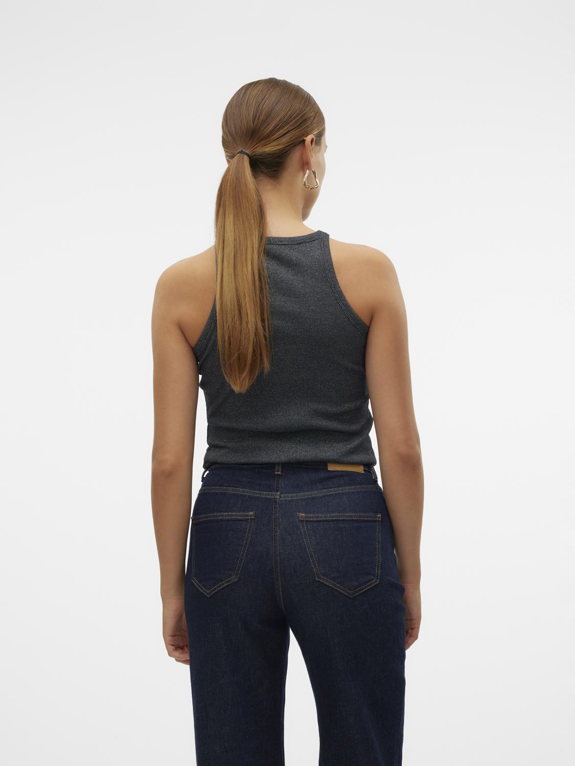 model_shot-back