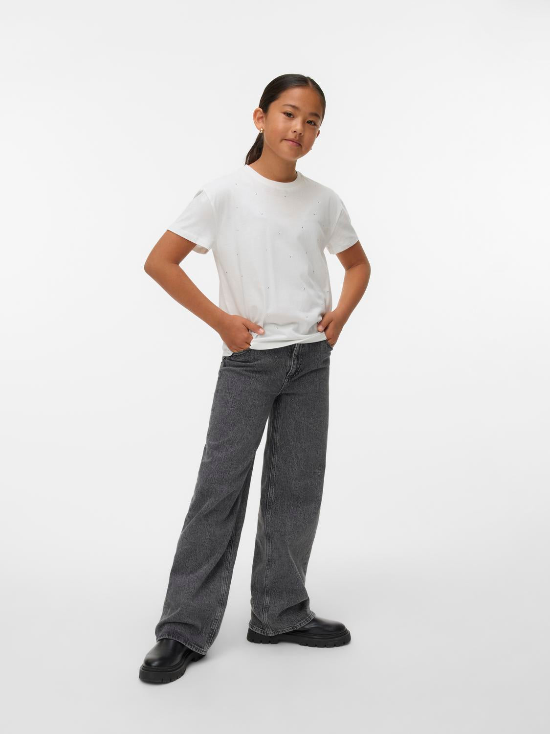 model_shot-front