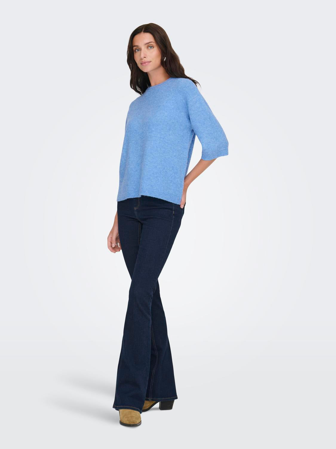 model_shot-front_full