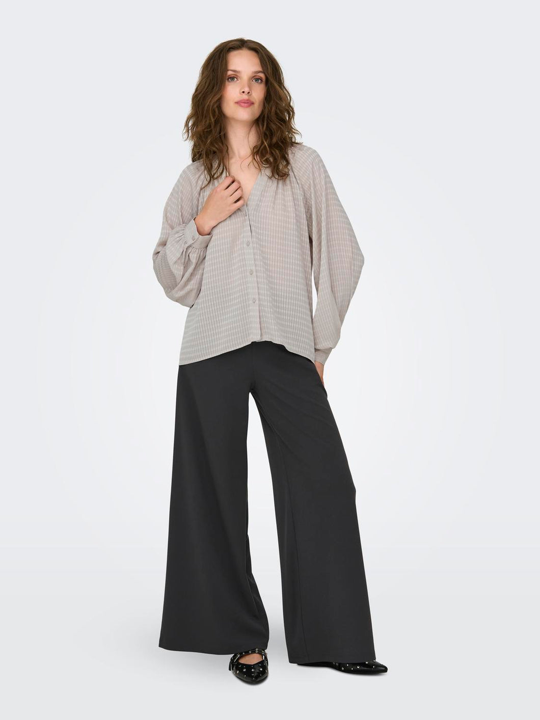 model_shot-front_full