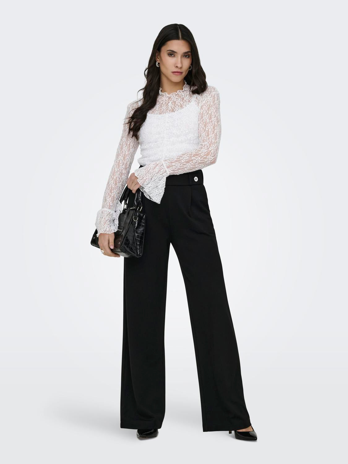 model_shot-front_full