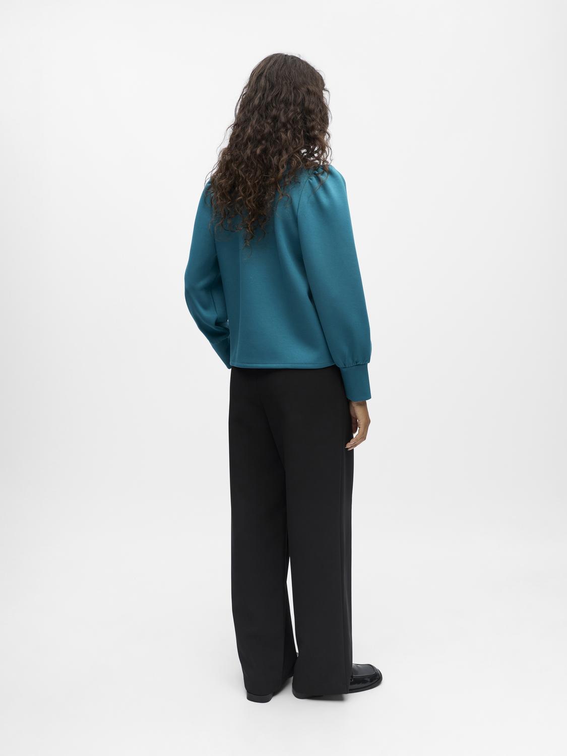 model_shot-back