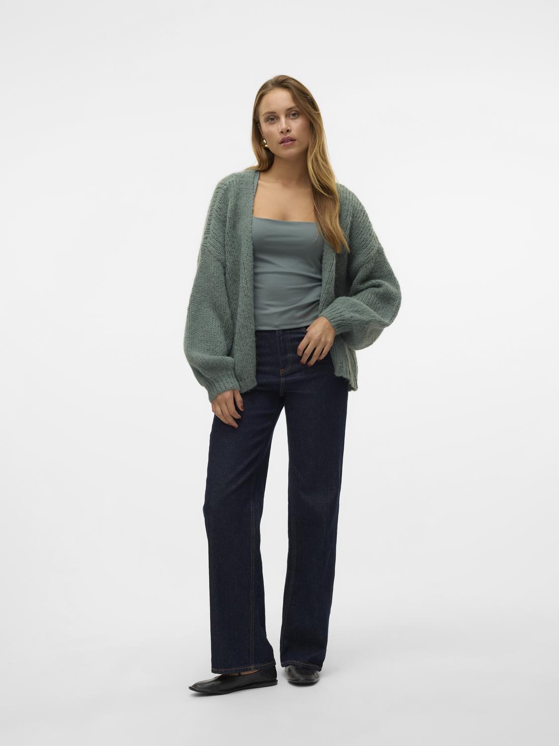 model_shot-front_full