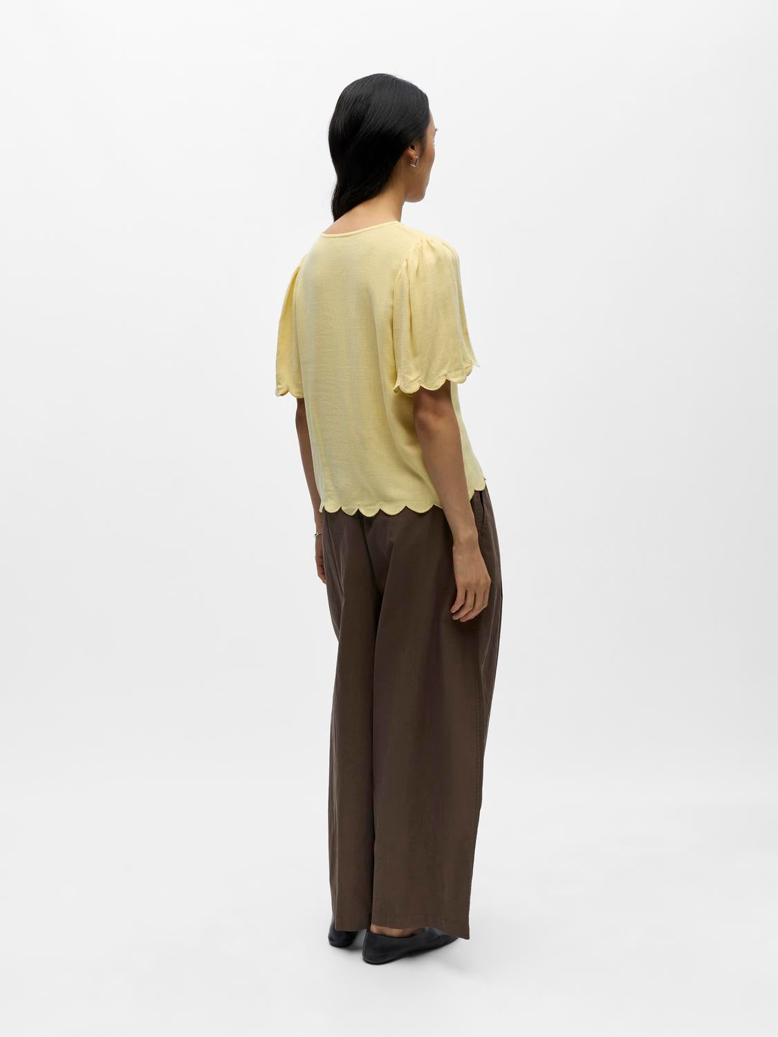 model_shot-back