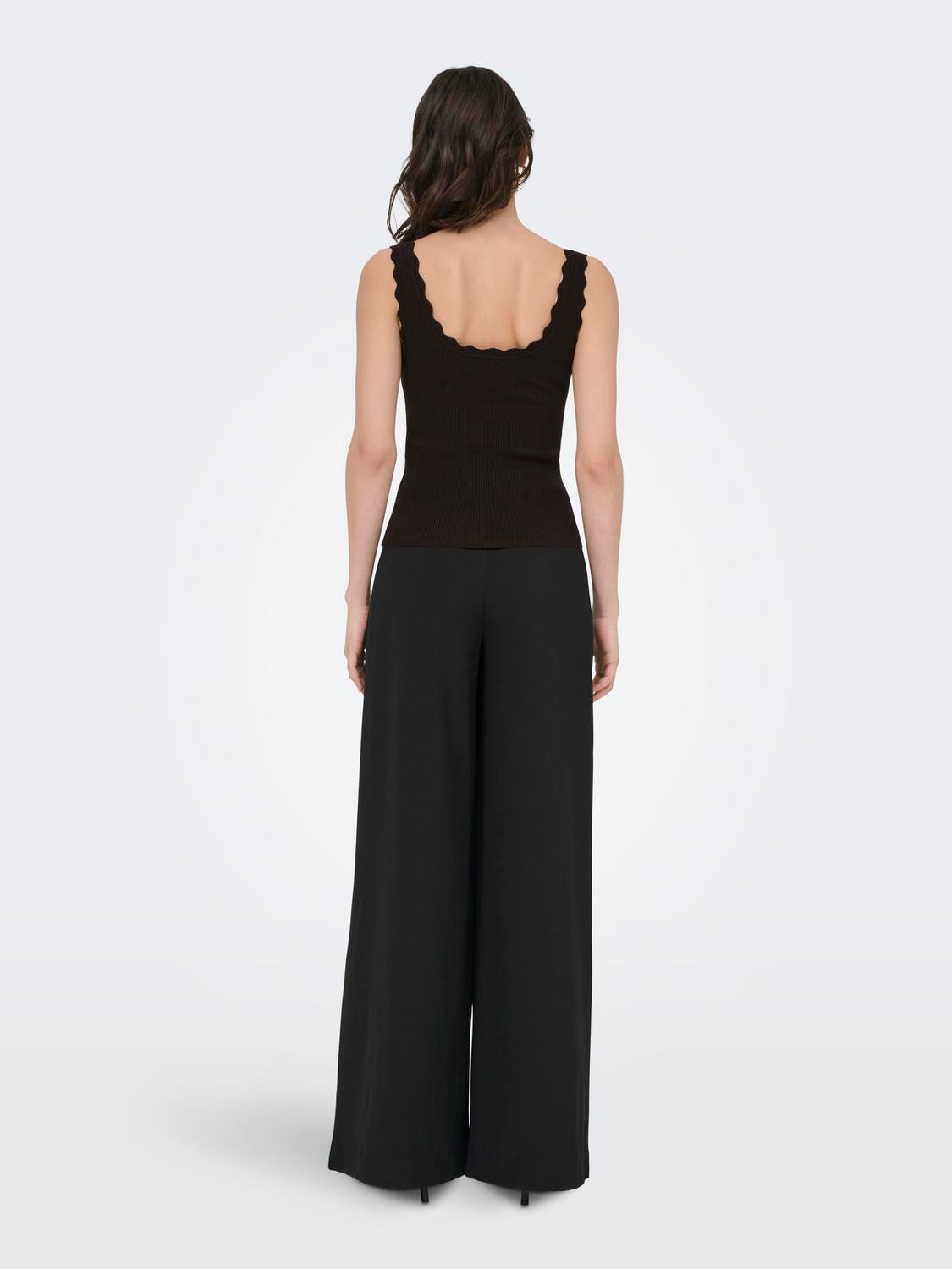 model_shot-back