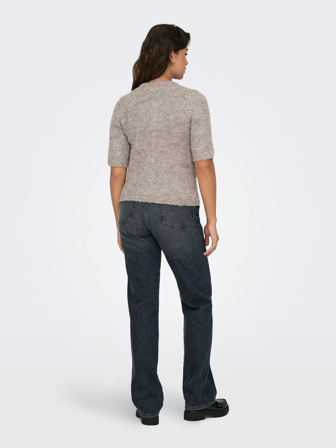 model_shot-back