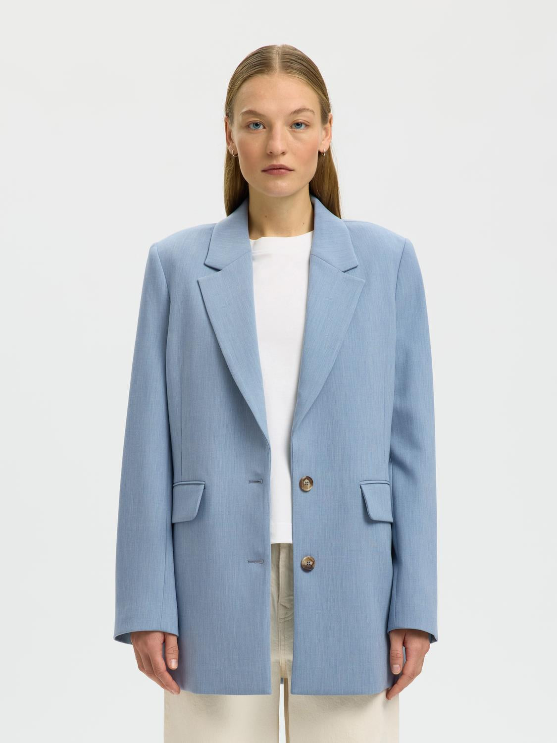 model_shot-front