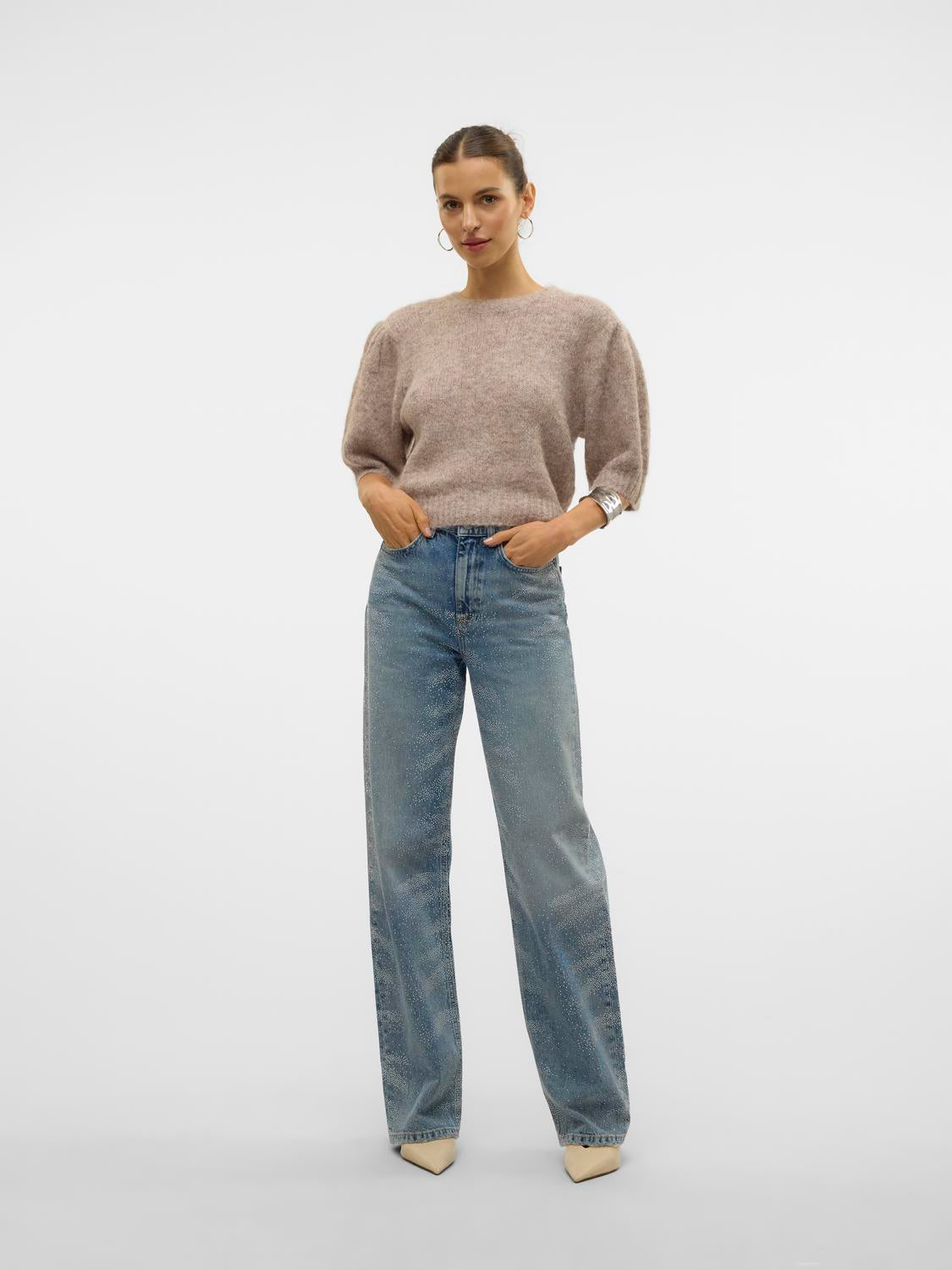 model_shot-front_full