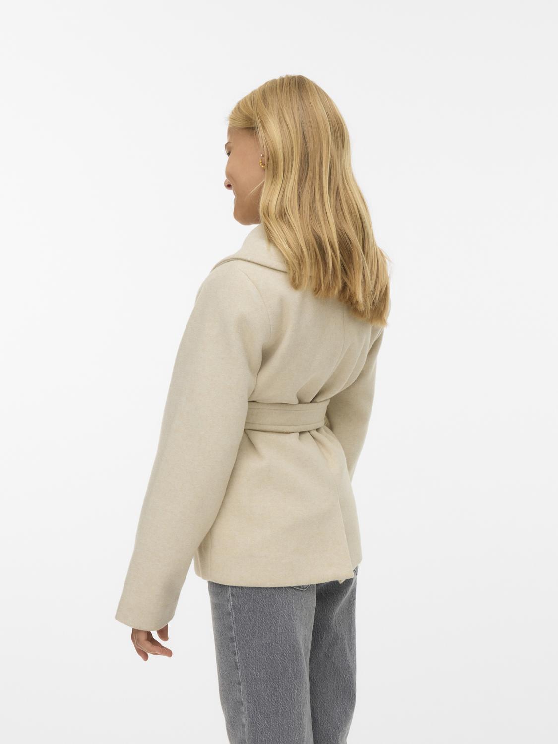model_shot-back
