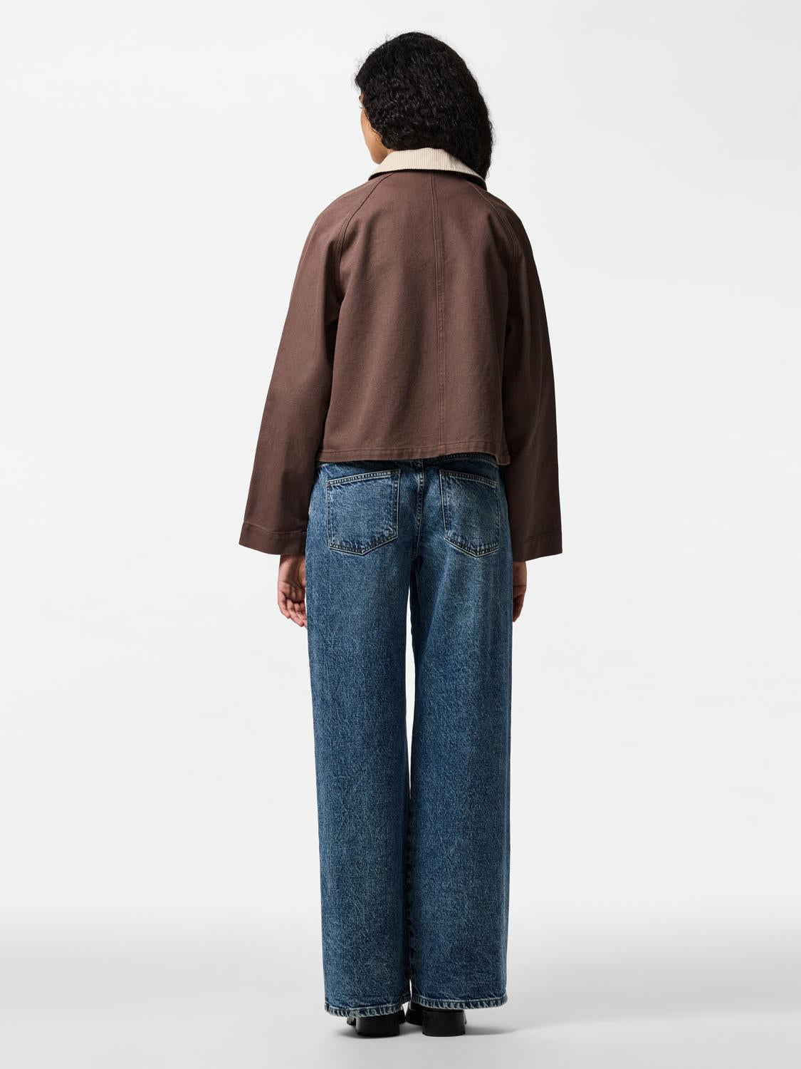 model_shot-back