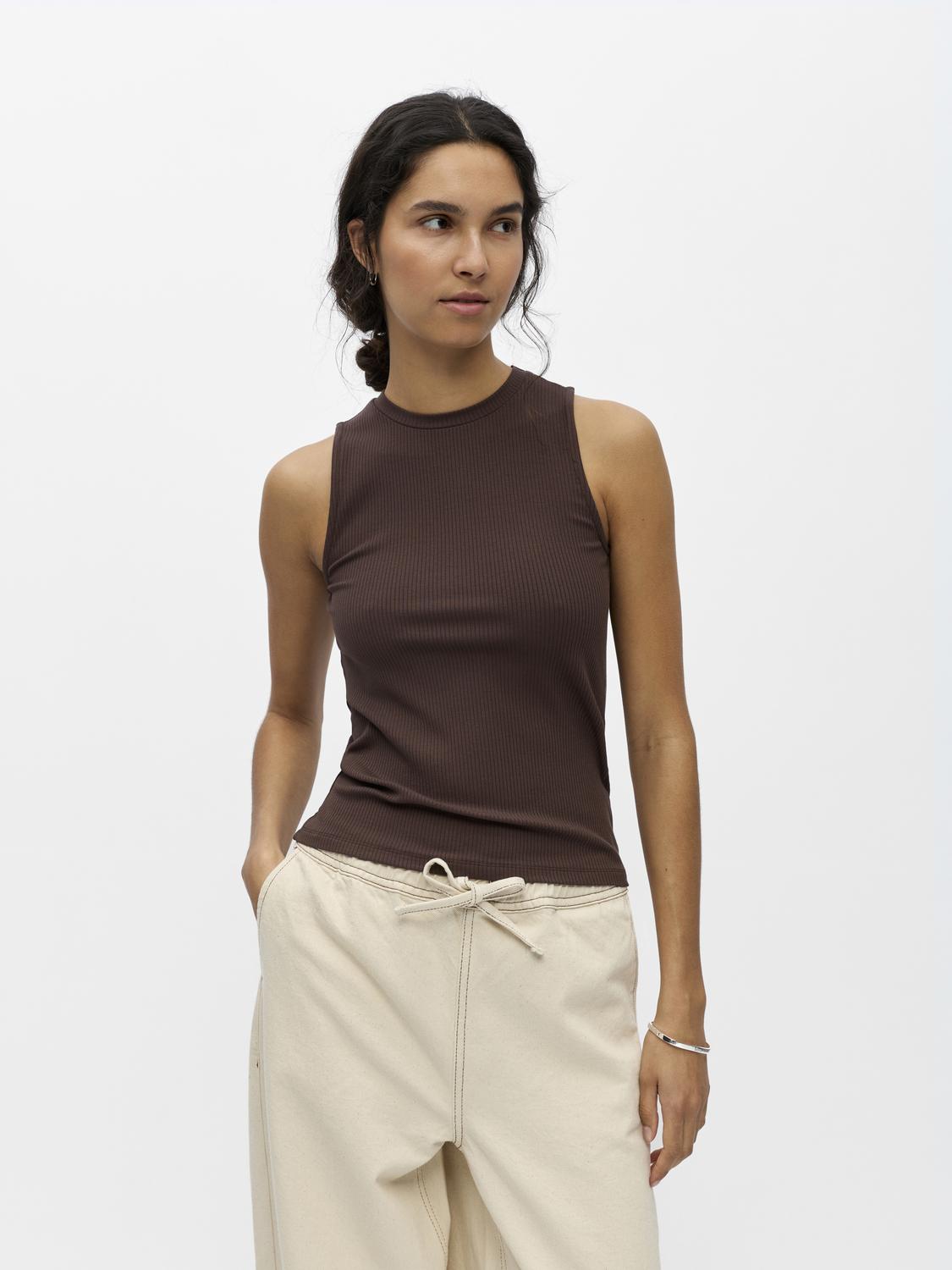 model_shot-front