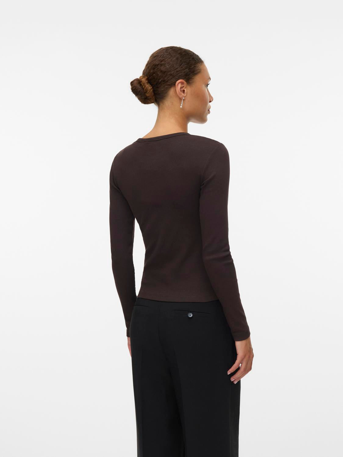 model_shot-back