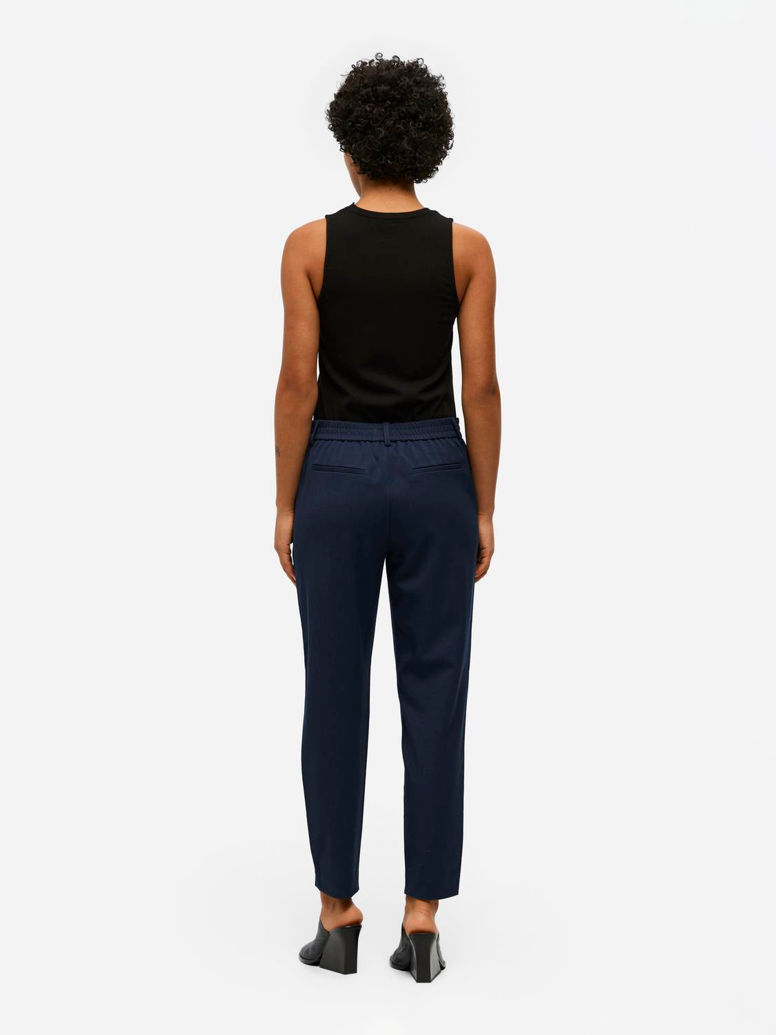 model_shot-back