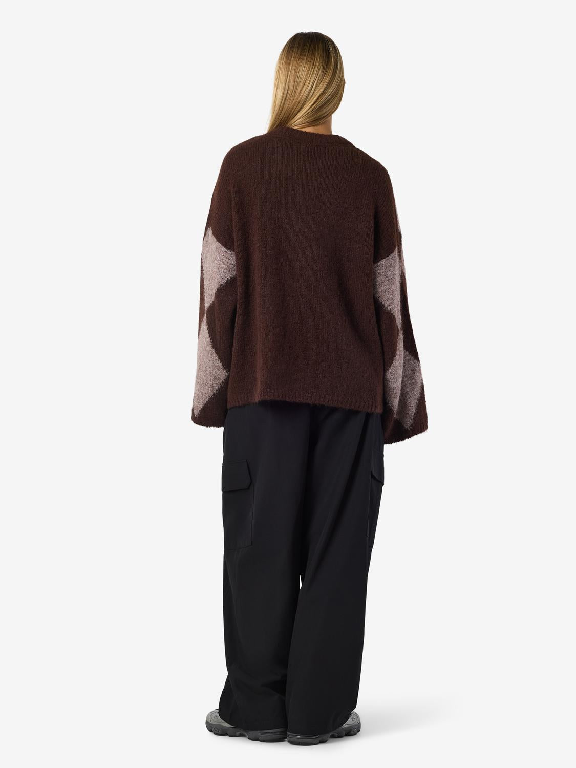 model_shot-front_full