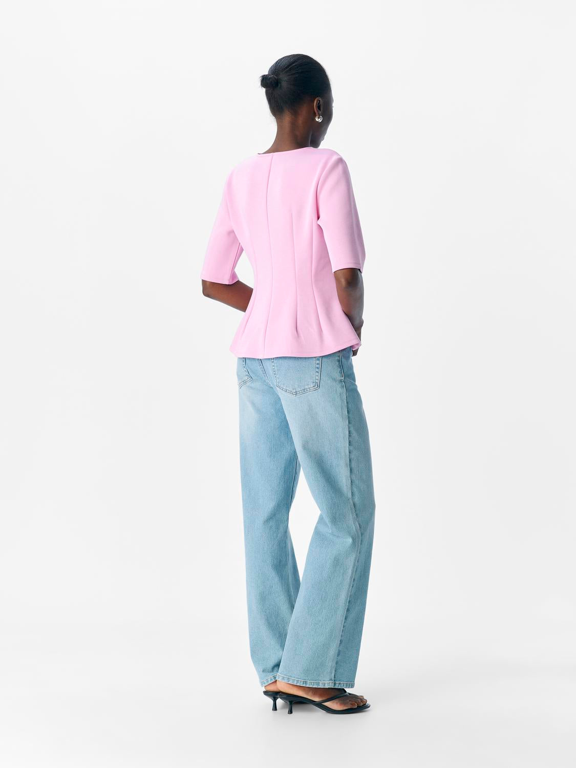 model_shot-back