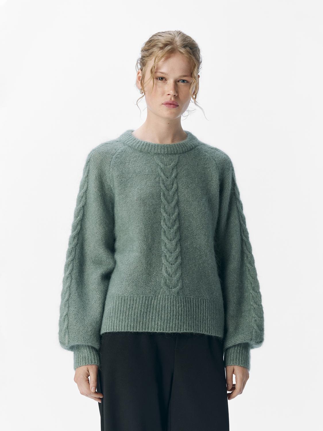 model_shot-front
