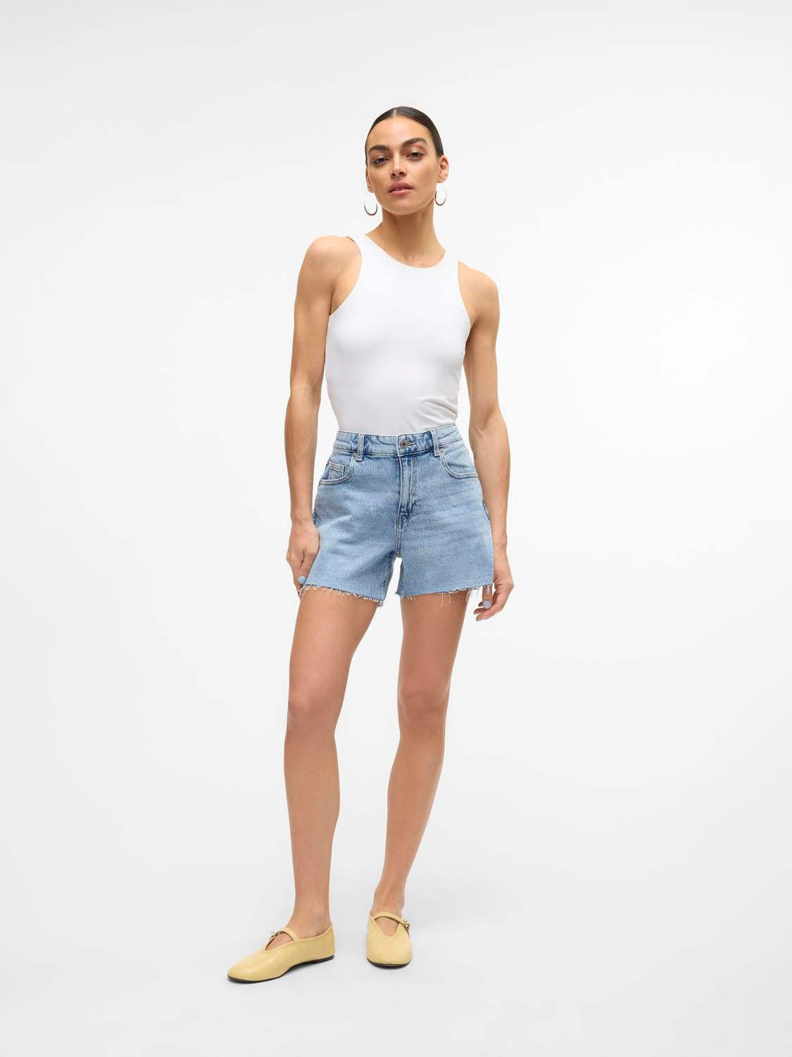 model_shot-front_full