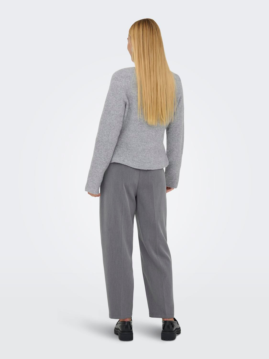 model_shot-back