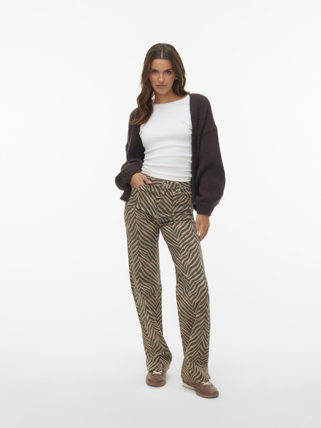 model_shot-front