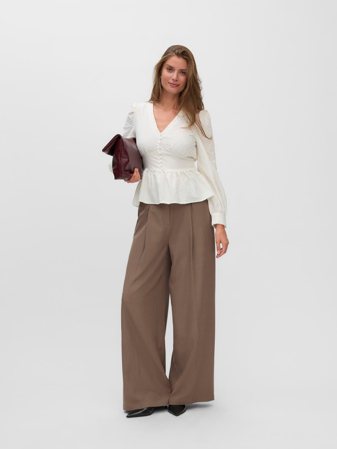 model_shot-front