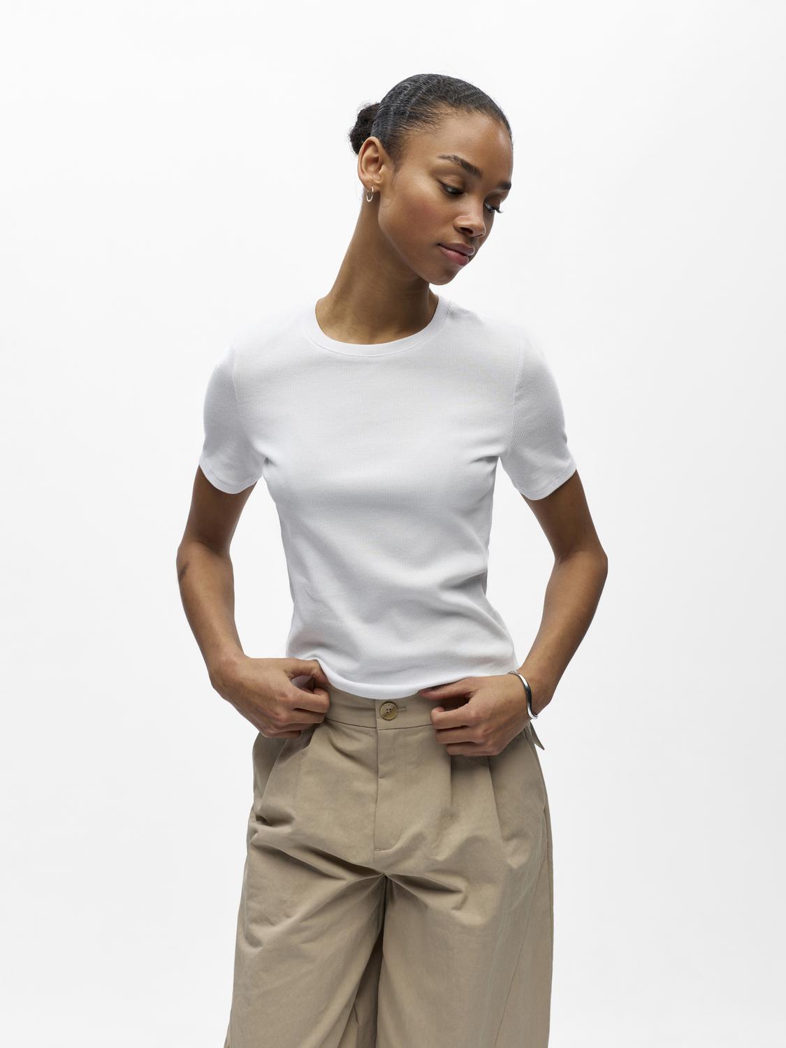 model_shot-front