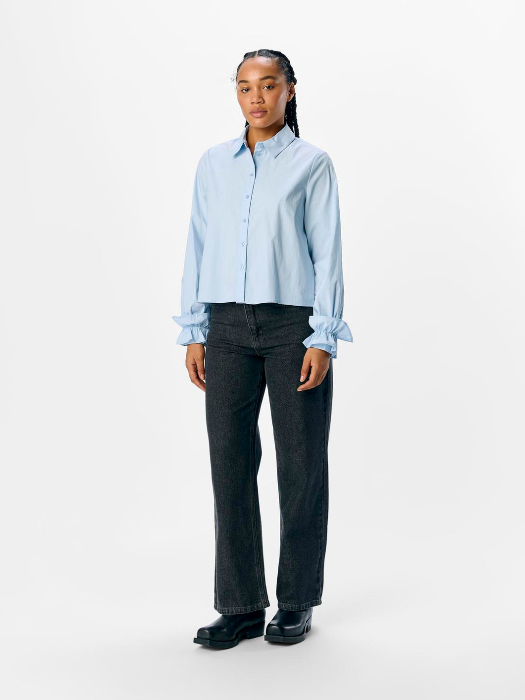 model_shot-front_full