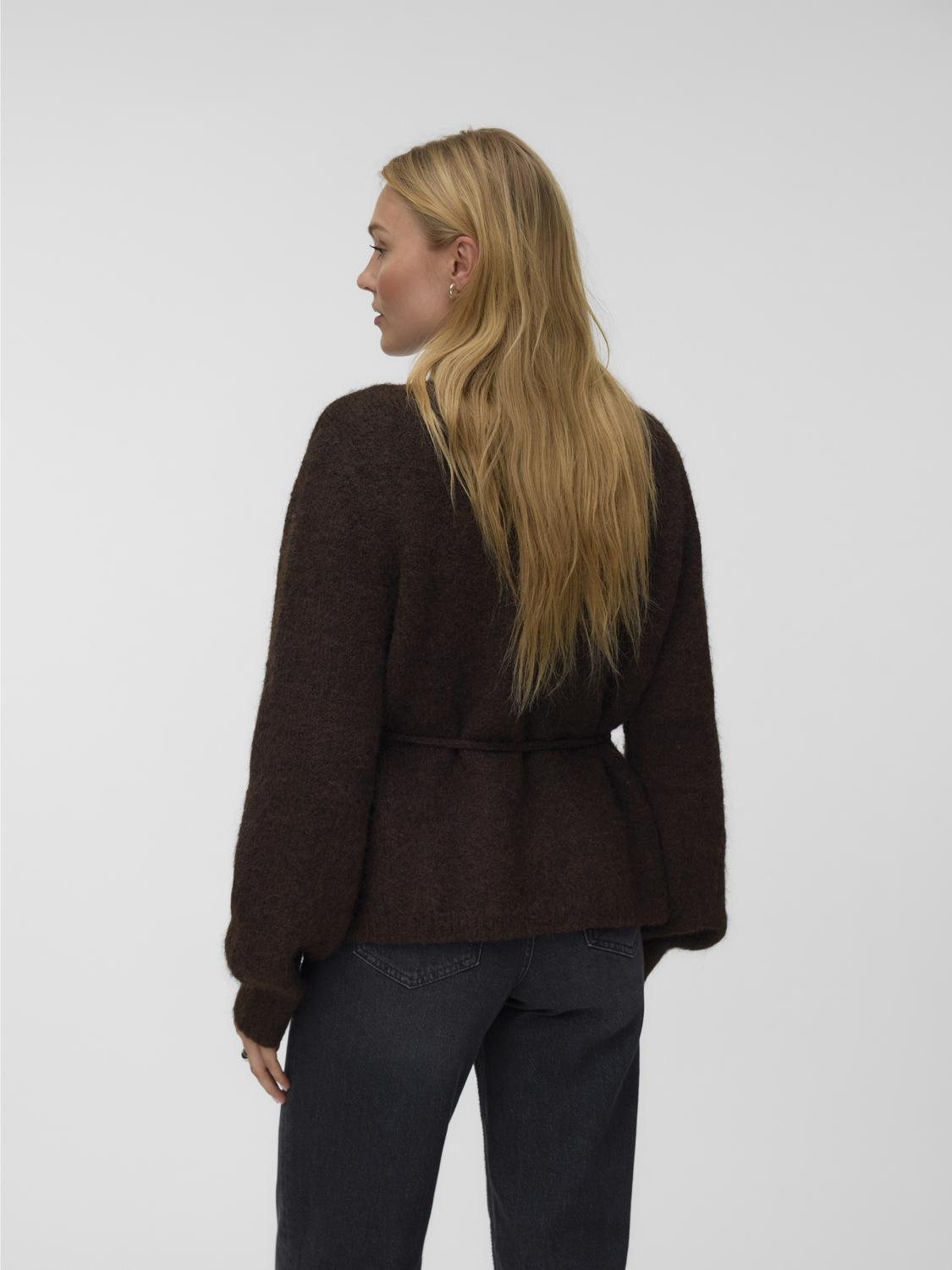 model_shot-back