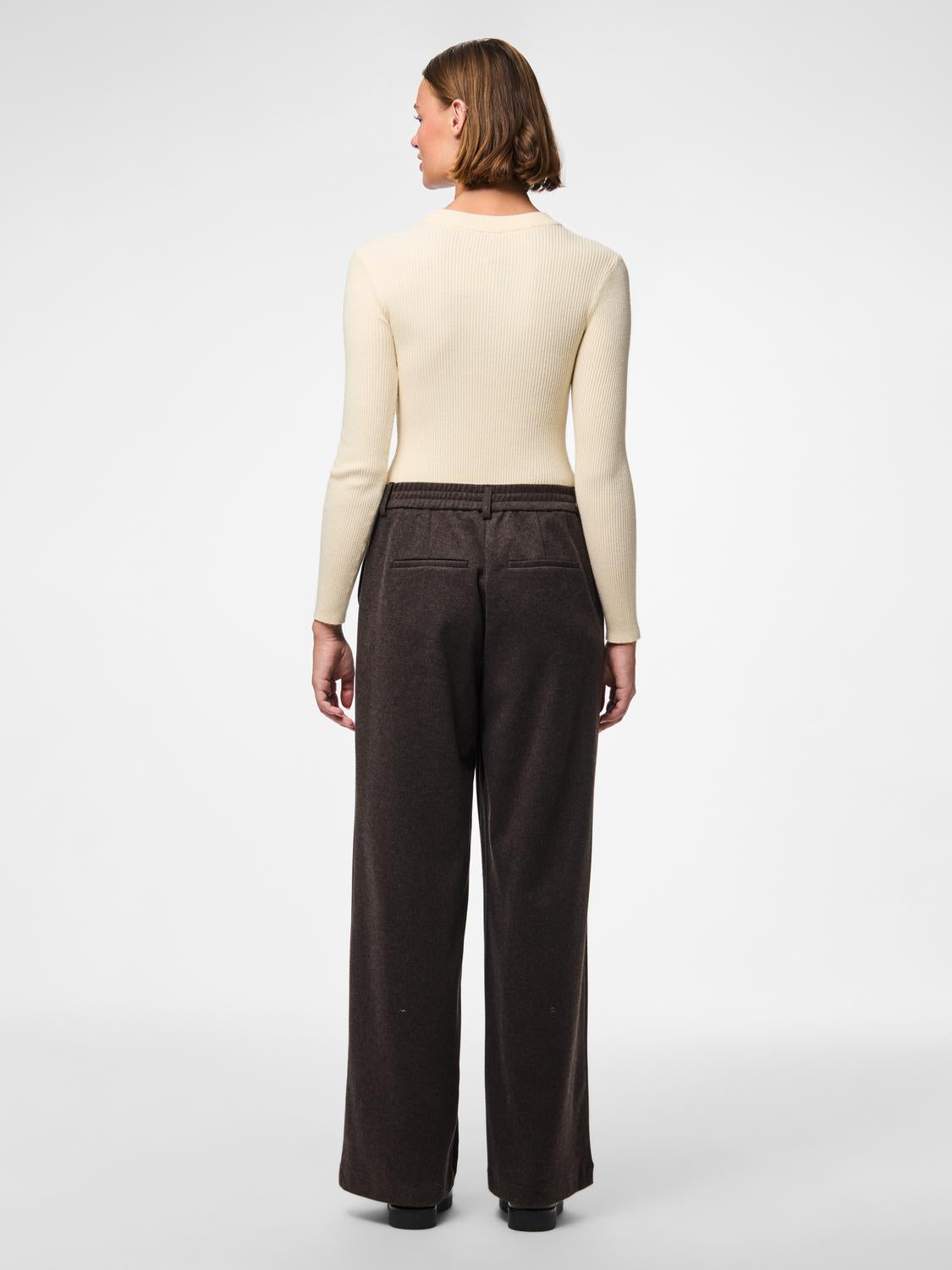 model_shot-back