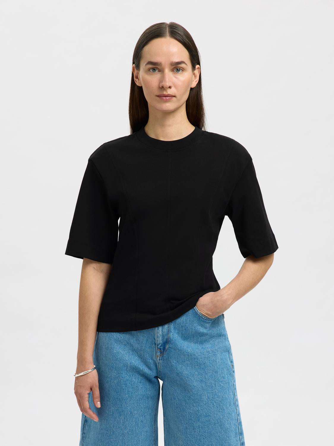 model_shot-front