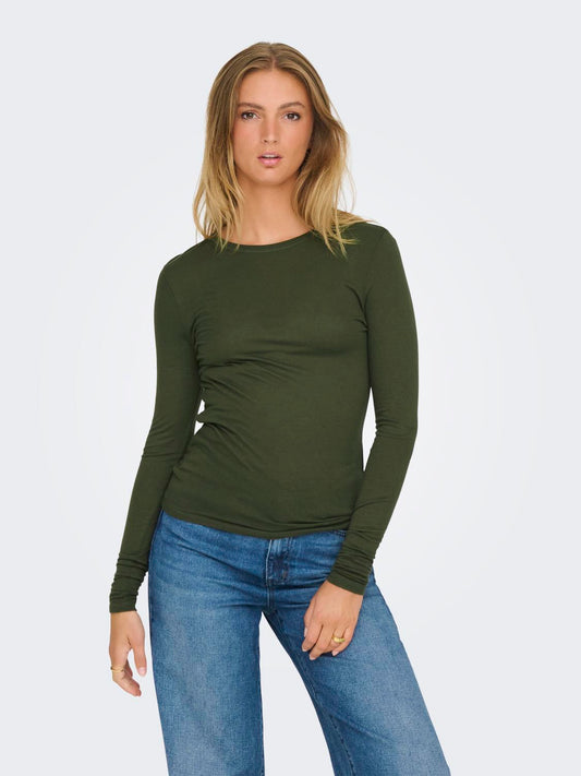 model_shot-front
